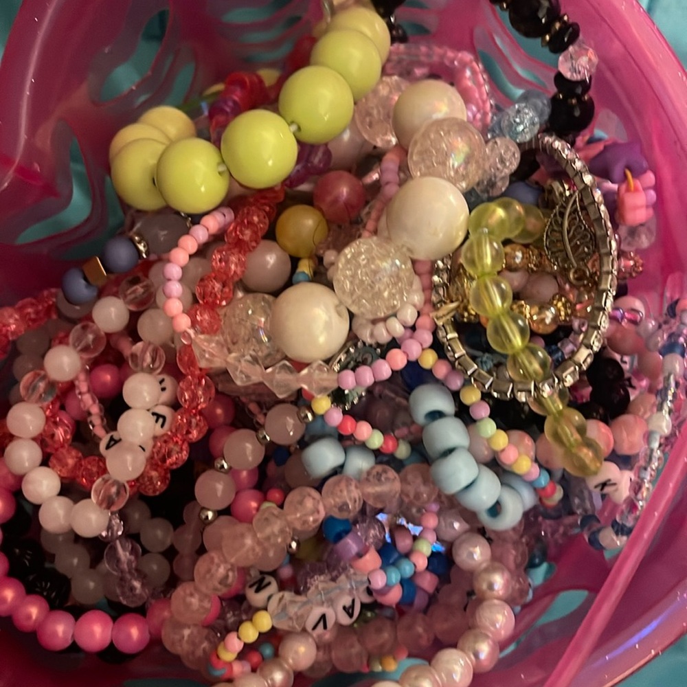 Random bracelet pull